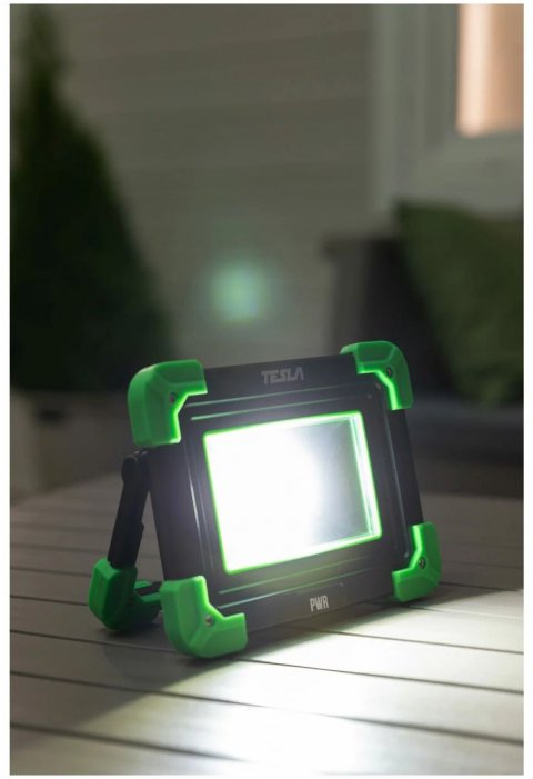 Фонарь-прожектор светодиодный Tesla от батареек 172х132 300 лм PWR