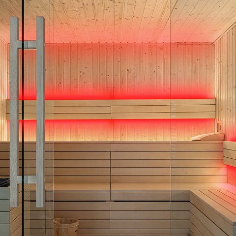 Светодиодная влагозащищенная лента Apeyron 14,4W/m 120LED/m 2835SMD красный 5M 00-326