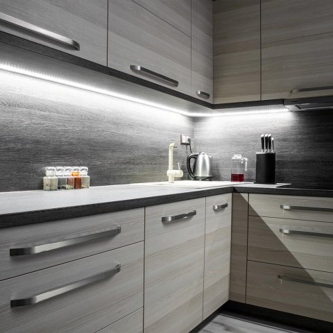 Светодиодная лента Apeyron 9,6W/m 60LED/m 2835SMD дневной белый 1M 257BL