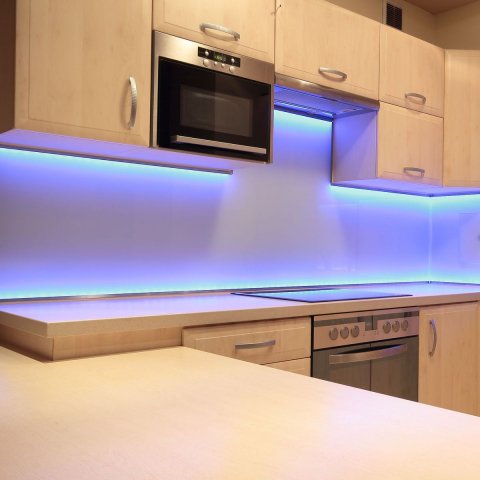 Профиль с рассеивателем Apeyron 08-09