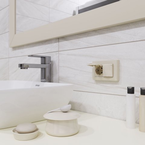 Розетка двойная влагозащищенная с заземлением с защитной крышкой и шторками Werkel слоновая кость W1172203 4690389178078