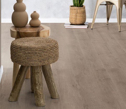 Ламинат Egger Pro Classic 8/32 Aqua+ EPL047 Дуб Ньюбери темный