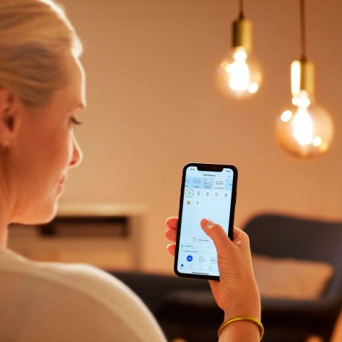 Лампа светодиодная филаментная диммируемая WiZ E14 4,9W 2700-6500K прозрачная Wi-Fi BLE 40W C35 E14927-65CL1PF/6 929003017601