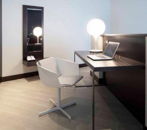 Настольная лампа Artemide Castore 1049010A