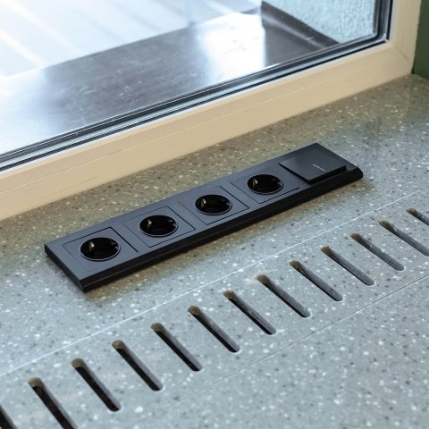 Розетка с заземлением Werkel черный матовый W1171008 4690389156878