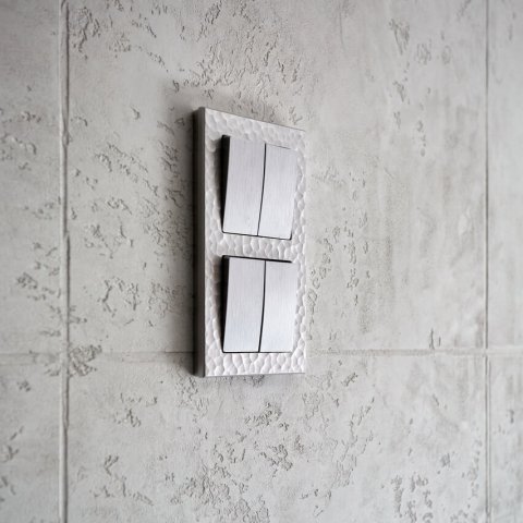 Выключатель двухклавишный Werkel cеребряный рифленый W1120009 4690389158933