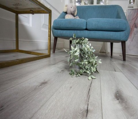 Кварцвиниловый SPC ламинат Damy Floor Family T7020-2 Дуб классический серый