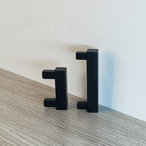 Универсальный уголок для плинтусов BU40-60 черный