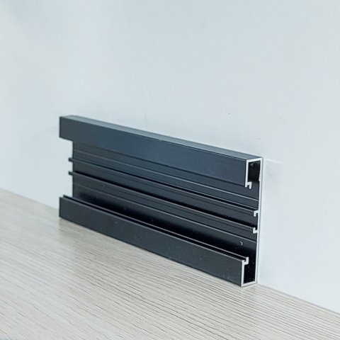 Плинтус Алюминий коннелюрный для ковролина BU 60 Черный МКР 60 мм х 10 мм х 3000 мм