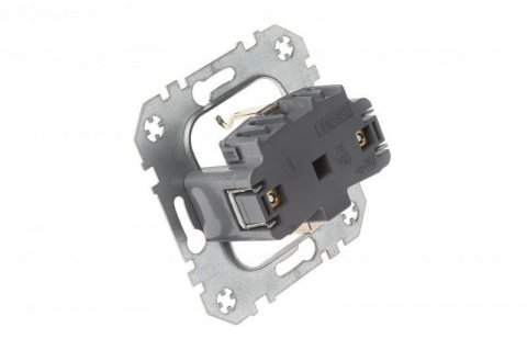 Розетка 2P+E Liregus Epsilon со шторками серебро 28-1753