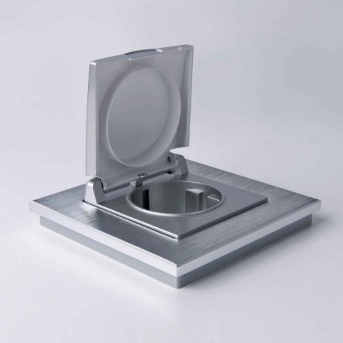 Розетка влагозащищенная Werkel с защит. крышкой и шторками (серебряный) W1171206 4690389156434