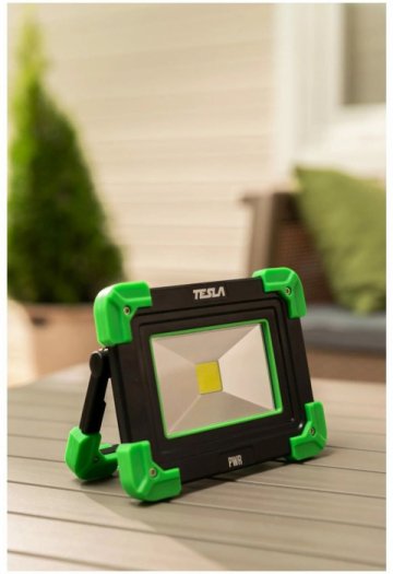 Фонарь-прожектор светодиодный Tesla от батареек 172х132 300 лм PWR