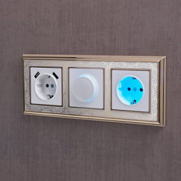 Рамка на 3 поста Werkel Palacio Gracia золото/белый W0031429 4690389159404