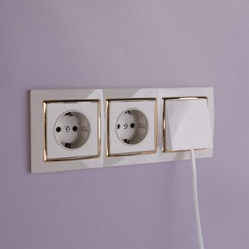 Рамка на 3 поста Werkel Snabb слоновая кость/золото W0031932 4690389160851