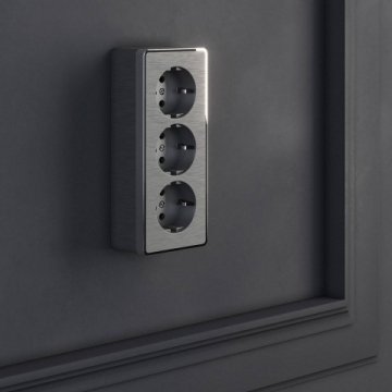 Розетка тройная с/з со шторками Werkel Gallant графит рифленый W5073104 4690389163852