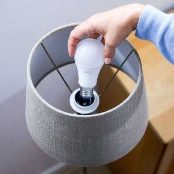 Лампа светодиодная диммируемая WiZ E27 8W RGB+CCT матовая Wi-Fi BLE 60W A60E27927-65TW1PF/6 929002383602