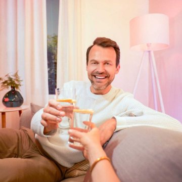 Лампа светодиодная диммируемая WiZ E27 8W RGB+CCT матовая Wi-Fi BLE 60W A60E27927-65TW1PF/6 929002383602