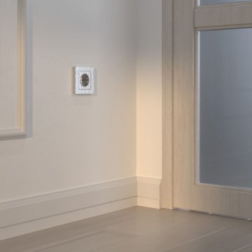 Розетка Werkel Hammer с заземлением и шторками серебряный W1271106 4690389162824