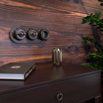 Рамка Werkel Favorit Runda на 3 поста коричневый WL21-frame-03 4690389141997