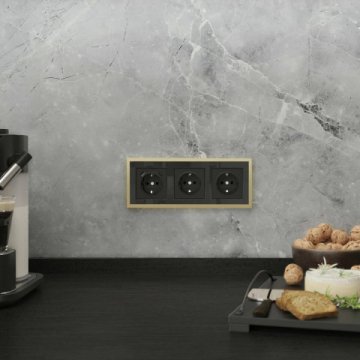 Рамка Werkel Baguette на 3 поста черный/латунь W0032852 4690389185809