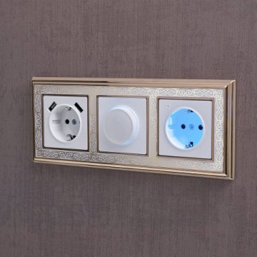 Розетка с заземлением и подсветкой Werkel белая W1171401 4690389155338