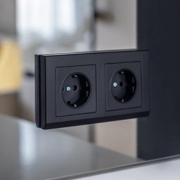 Розетка с заземлением Werkel черный матовый W1171008 4690389156878