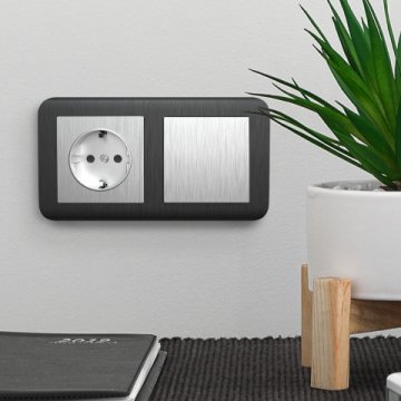 Розетка с заземлением и шторками Werkel cеребряный рифленый W1171109 4690389159725