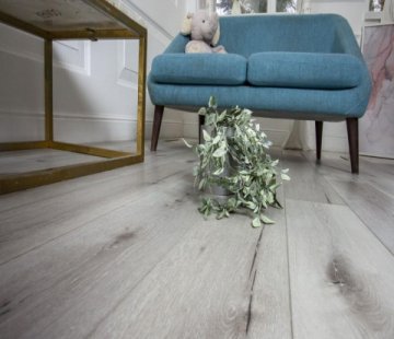 Кварцвиниловый SPC ламинат Damy Floor Family T7020-2 Дуб классический серый