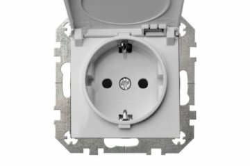 Розетка 2P+E Liregus Epsilon с крышкой белый 28-0162