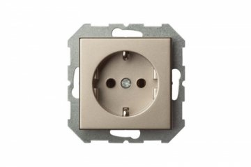 Розетка 2P+E Liregus Epsilon шампань 28-310
