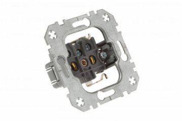 Розетка 2P+E Liregus Epsilon со шторками бежевый 28-0663