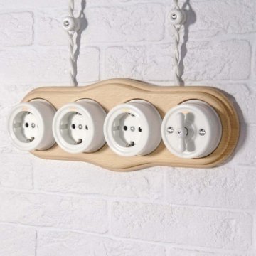 Розетка с заземлением Werkel Ретро белый W5671001 4690389166792