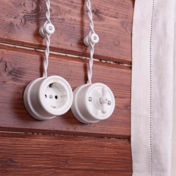 Розетка с заземлением Werkel Ретро белый W5671001 4690389166792