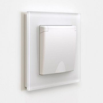 Розетка влагозащищенная с заземлением с защитной крышкой и шторками Werkel белый матовый W1171261 4690389184758