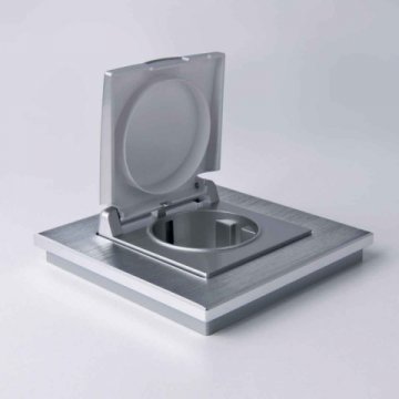 Розетка влагозащищенная Werkel с защит. крышкой и шторками (серебряный) W1171206 4690389156434