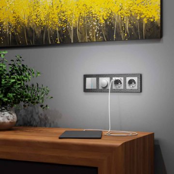 Розетка Werkel с заземлением, шторками и USBх2 серебряная W1171506 4690389156458