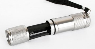 Ручной светодиодный фонарь Ultraflash Classic от батареек 90х30 20 лм UF9LED 7903