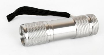 Ручной светодиодный фонарь Ultraflash Classic от батареек 90х30 20 лм UF9LED 7903