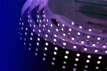 Светодиодная влагозащищенная лента DesignLed 28,8W/m 120LED/m 5050SMD разноцветный/холодный белый 5M 000514