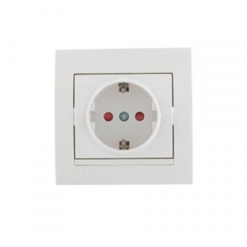 Розетка с защитой от детей Lezard Deriy белая 702-0202-124