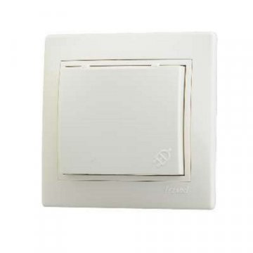 Розетка с зазем. с крышкой Lezard Mira кремовая 701-0303-123