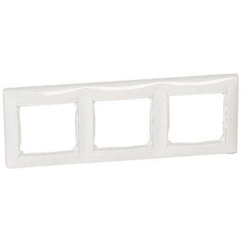 Рамка 3-постовая Legrand Valena белая 694242